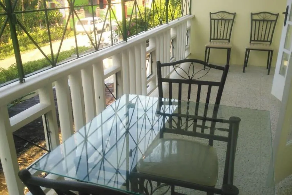 Apartman Stylish Studio Apt Ac, Balcony, Parking, Pool Ocho Rios Jamaica