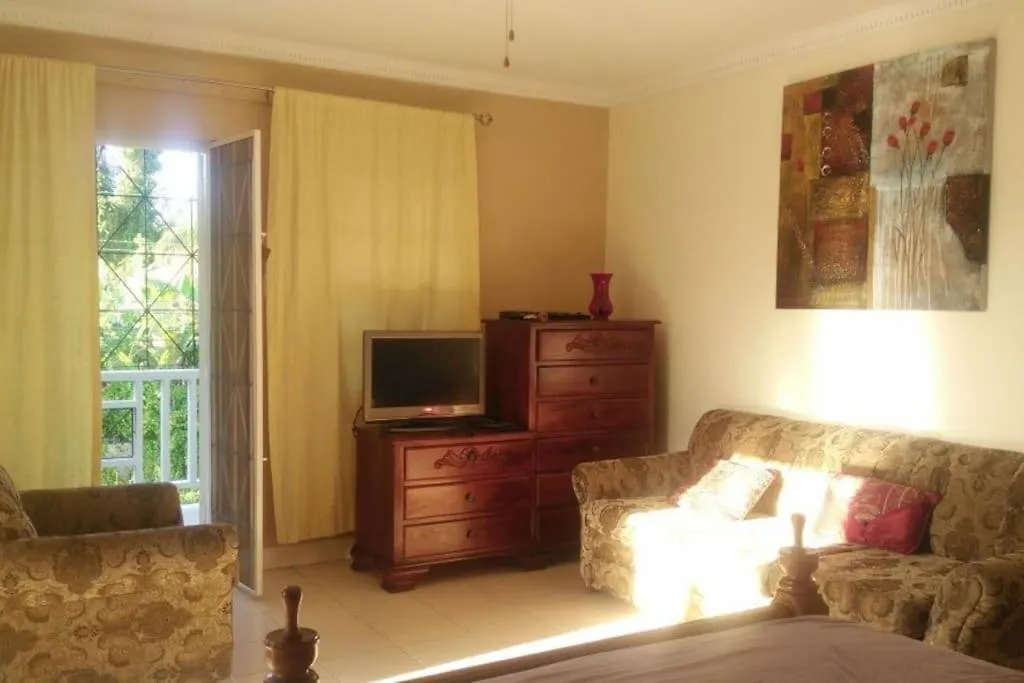 Stylish Studio Apt Ac, Balcony, Parking, Pool Ocho Rios Apartmán